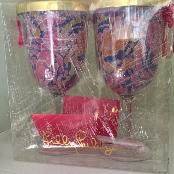 NWT Lilly Pulitzer Acrylic Wine Glasses Set of 2 with lids & straws - Picture 6 of 7
